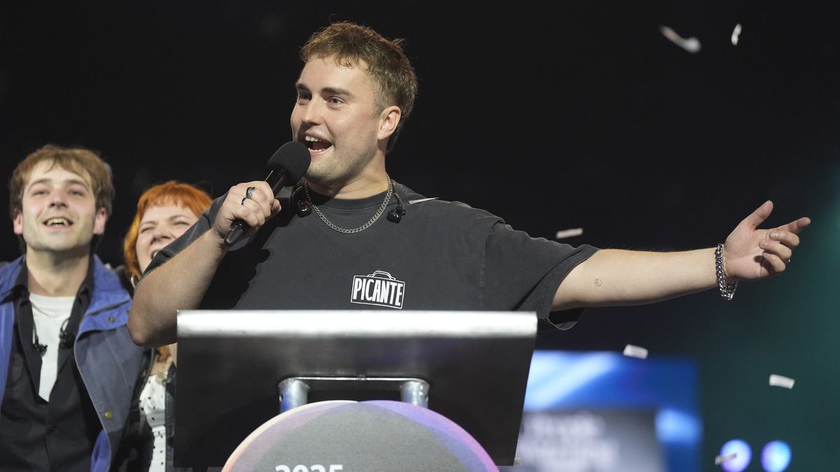 Zpěvák Sam Fender dostal cenu a vydal píseň s Elton Johnem